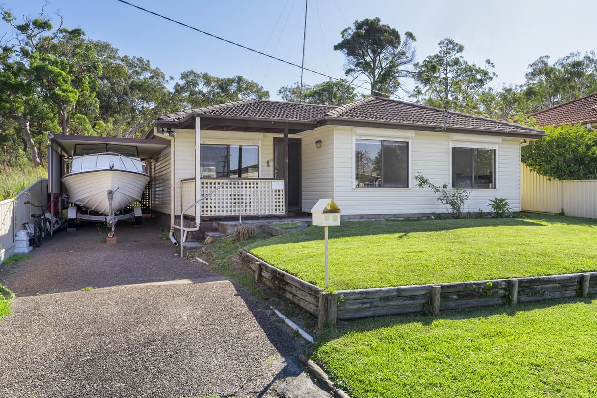 73 Yeramba Road, Summerland Point NSW 2259 — photo 1 of 1