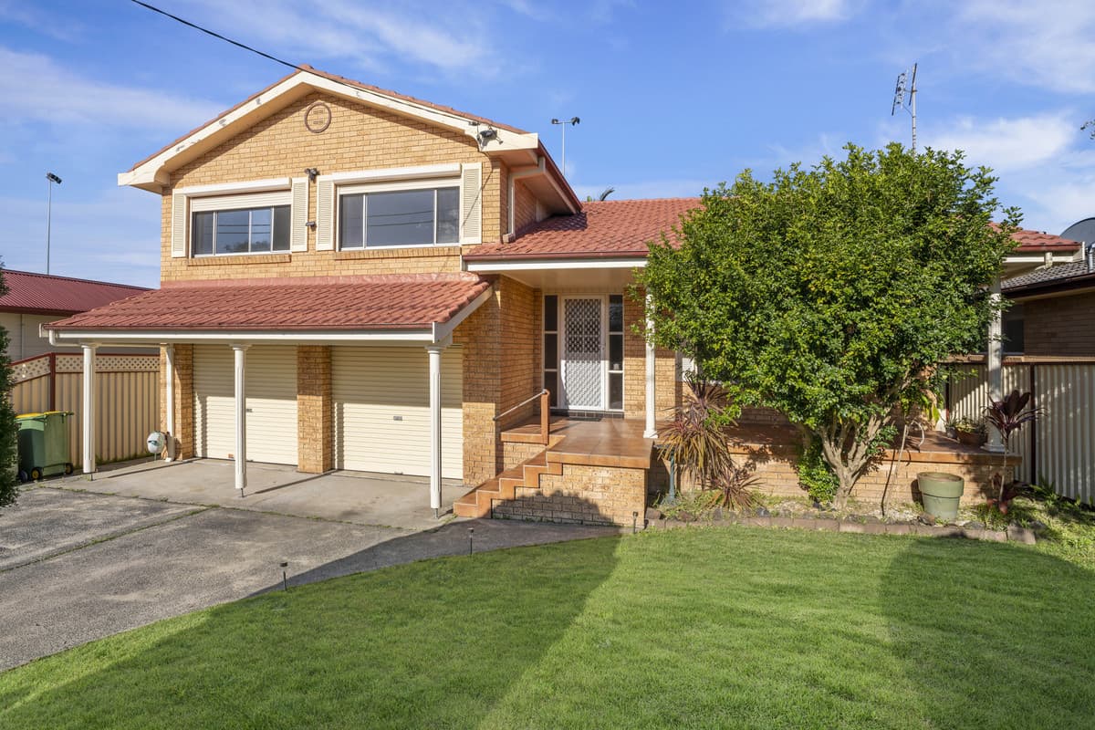 12 Kalani Street, Budgewoi NSW 2262 — photo 1 of 13